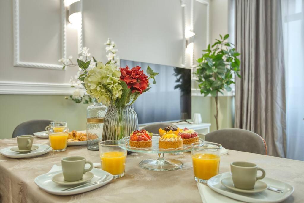 Charming Apart New 2 Bedrooms With Aircon Париж Екстериор снимка