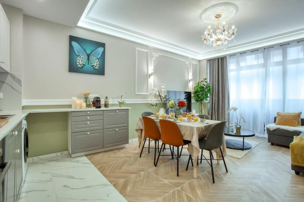 Charming Apart New 2 Bedrooms With Aircon Париж Екстериор снимка
